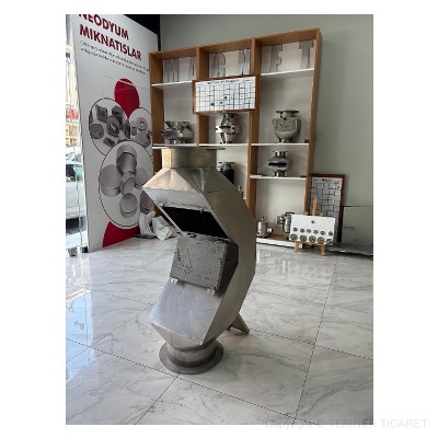 Z T�P� MANYET�K PLAKA